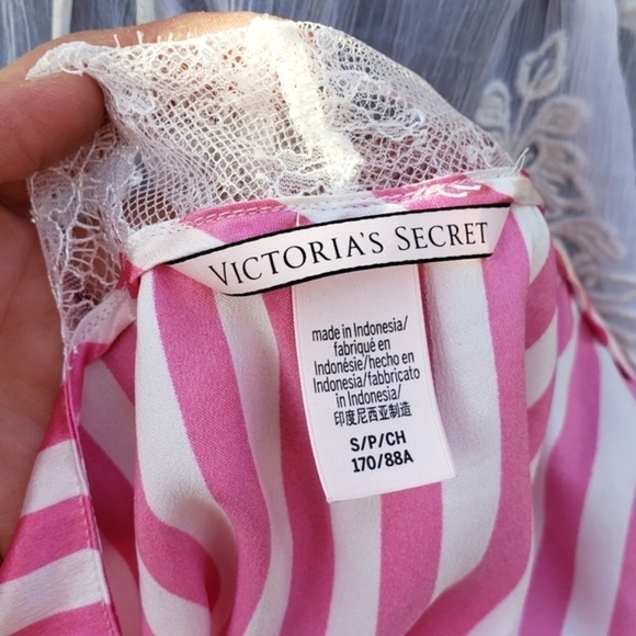 Victoria's Secret Boundle of 4 - Picture 4 of 11